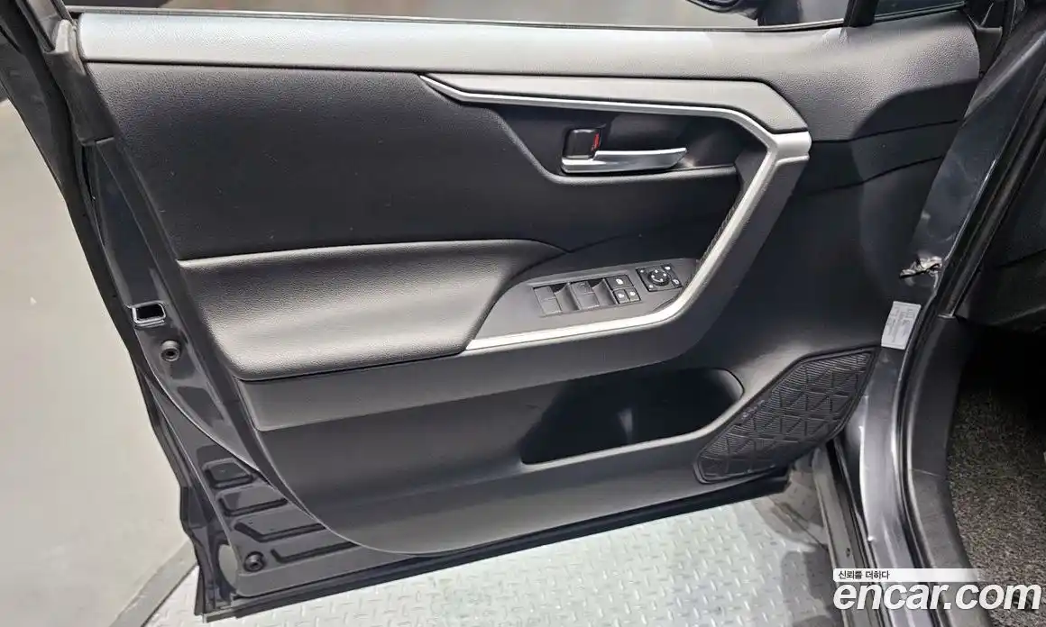 Toyota RAV4 2019 2.5 гидро в Москве № 1919579, фото 14