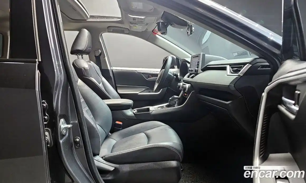 Toyota RAV4 2019 2.5 гидро в Москве № 1919579, фото 16