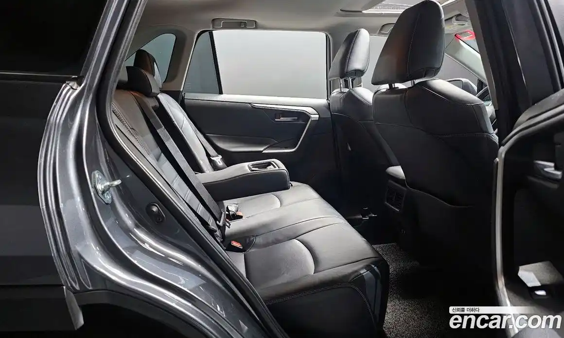 Toyota RAV4 2019 2.5 гидро в Москве № 1919579, фото 17