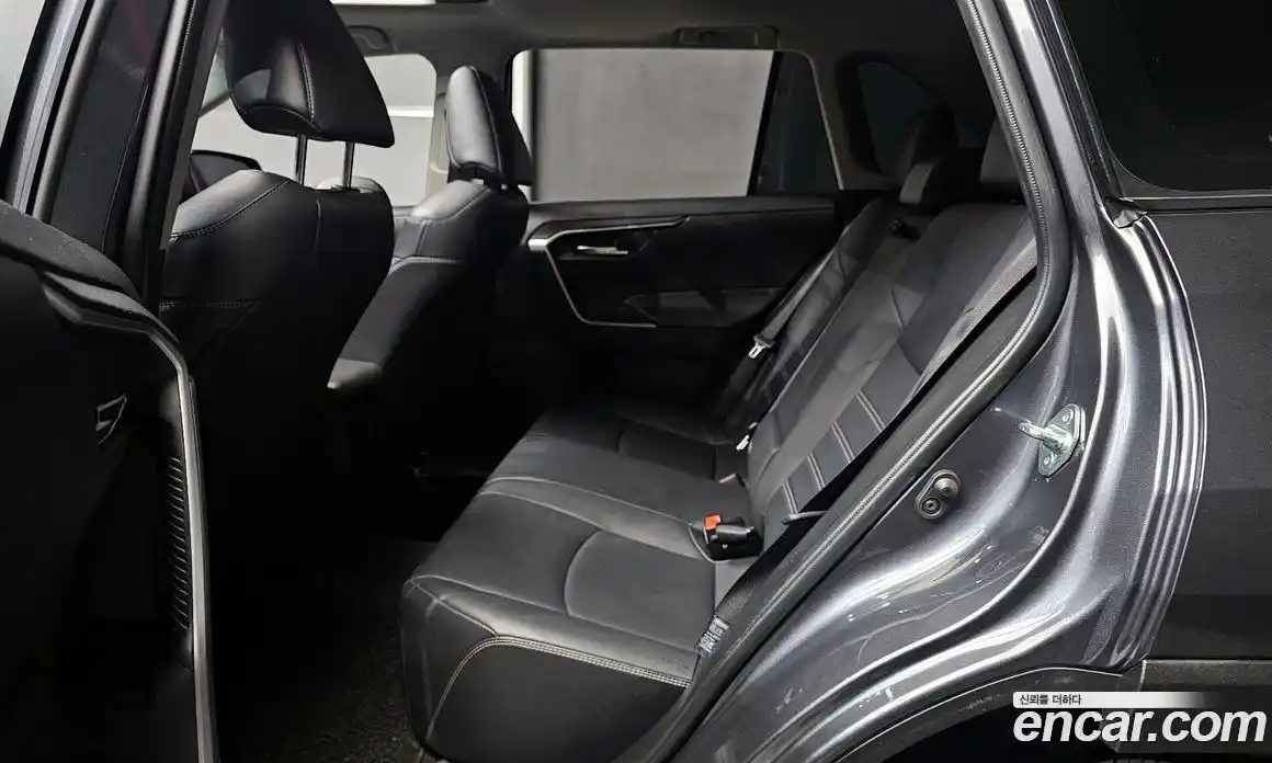 Toyota RAV4 2019 2.5 гидро в Москве № 1919579, фото 18