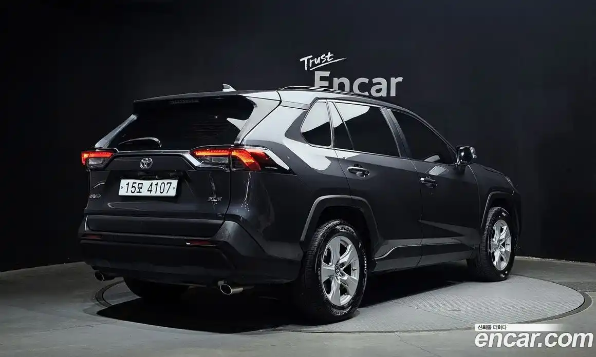 Toyota RAV4 2019 2.5 гидро в Москве № 1919579, фото 2