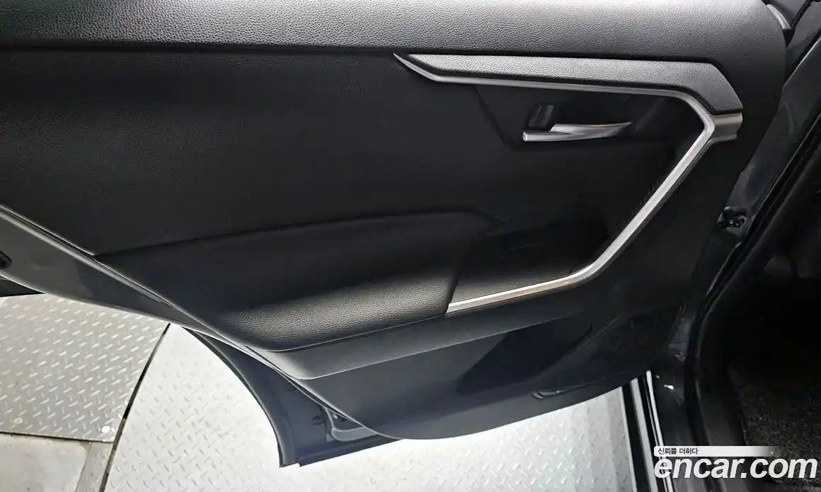 Toyota RAV4 2019 2.5 гидро в Москве № 1919579, фото 28