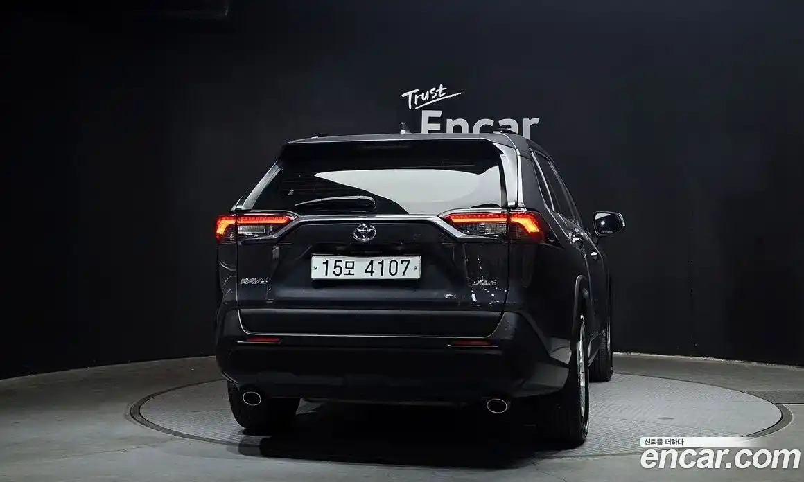 Toyota RAV4 2019 2.5 гидро в Москве № 1919579, фото 4