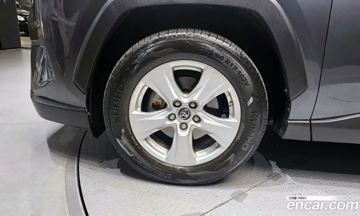 Toyota RAV4 2019 2.5 гидро в Москве № 1919579, фото 5