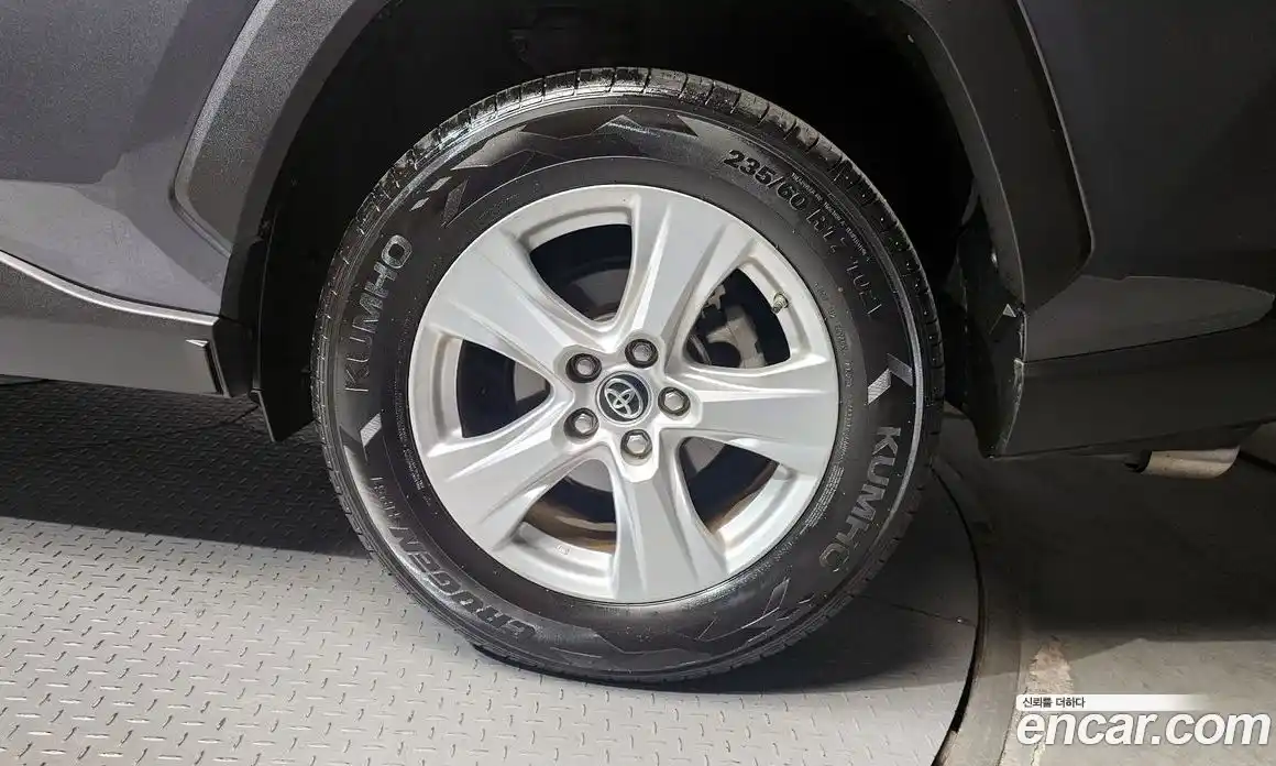 Toyota RAV4 2019 2.5 гидро в Москве № 1919579, фото 7