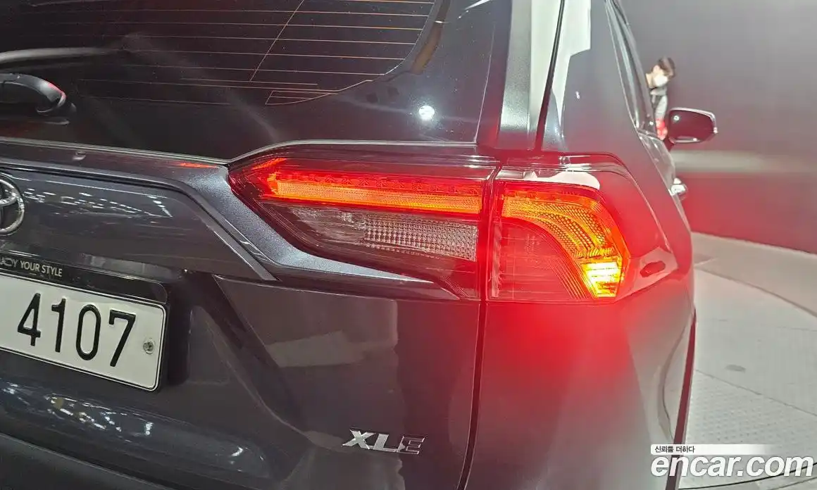 Toyota RAV4 2019 2.5 гидро в Москве № 1919579, фото 9