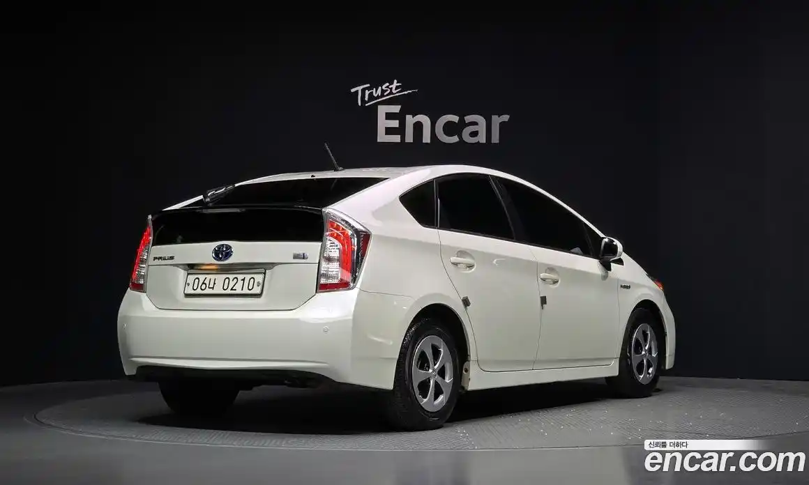 Toyota Prius 2015 1.8 гидро в Москве № 1919631, фото 2