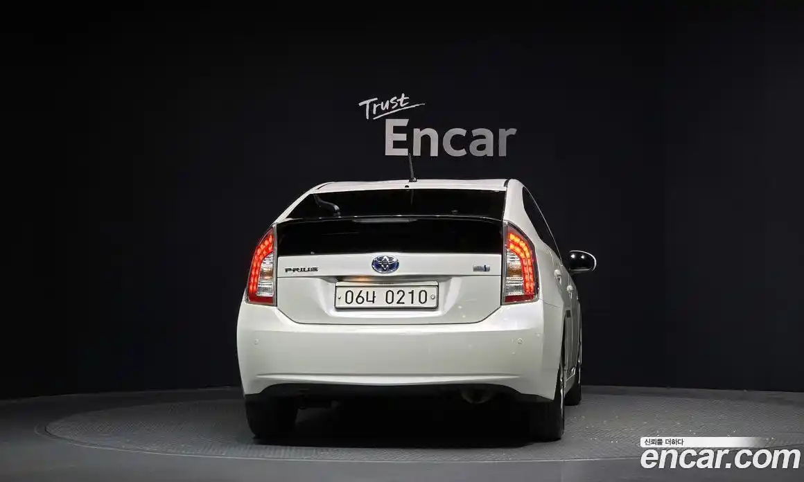Toyota Prius 2015 1.8 гидро в Москве № 1919631, фото 4