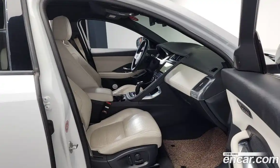 Jaguar E-Pace 2018 2.0 гидро в Москве № 1921150, фото 11