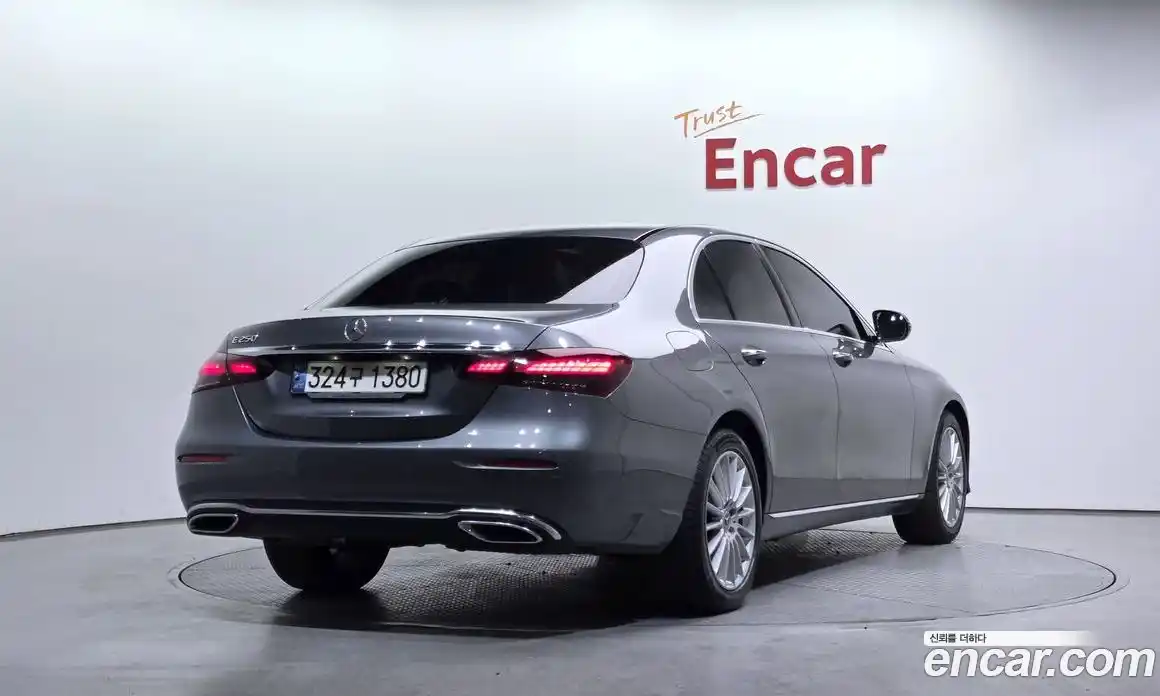 Mercedes-Benz E-Class 2021 2.0 гидро, фото 2