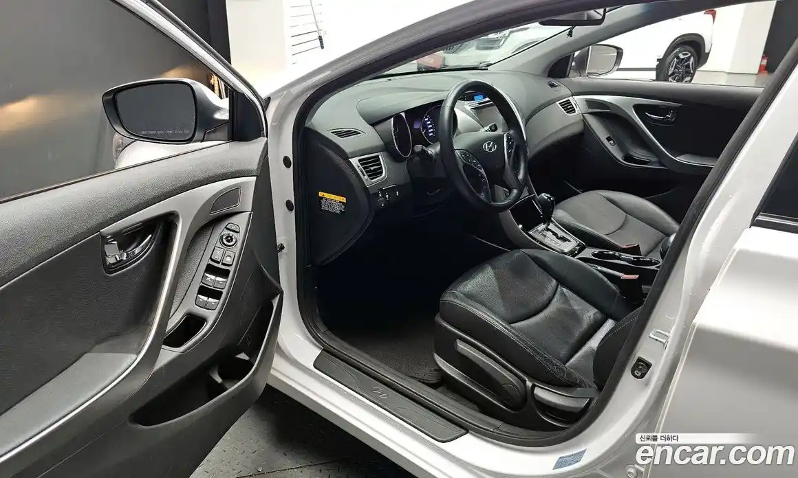 Hyundai Avante 2013 1.6 гидро в Москве № 1317862, фото 12
