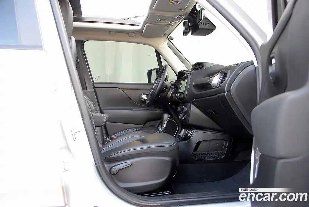 Jeep Renegade 2020 2.4 гидро в Москве № 169950, фото 18