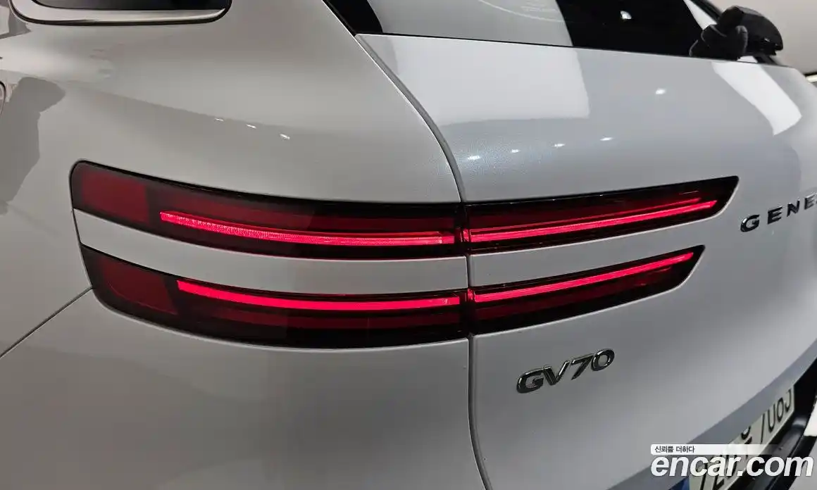 Genesis GV70 2024 2.5 гидро в Москве № 1905390, фото 9