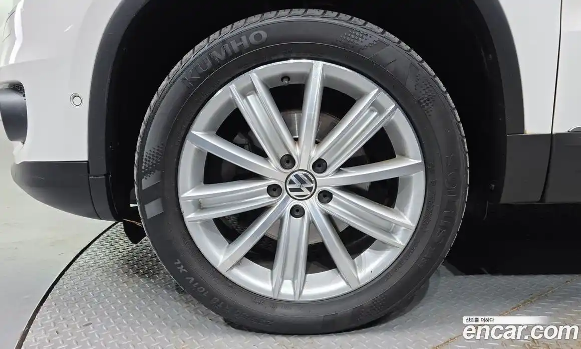 Volkswagen Tiguan 2012 2.0 гидро в Москве № 1918195, фото 5