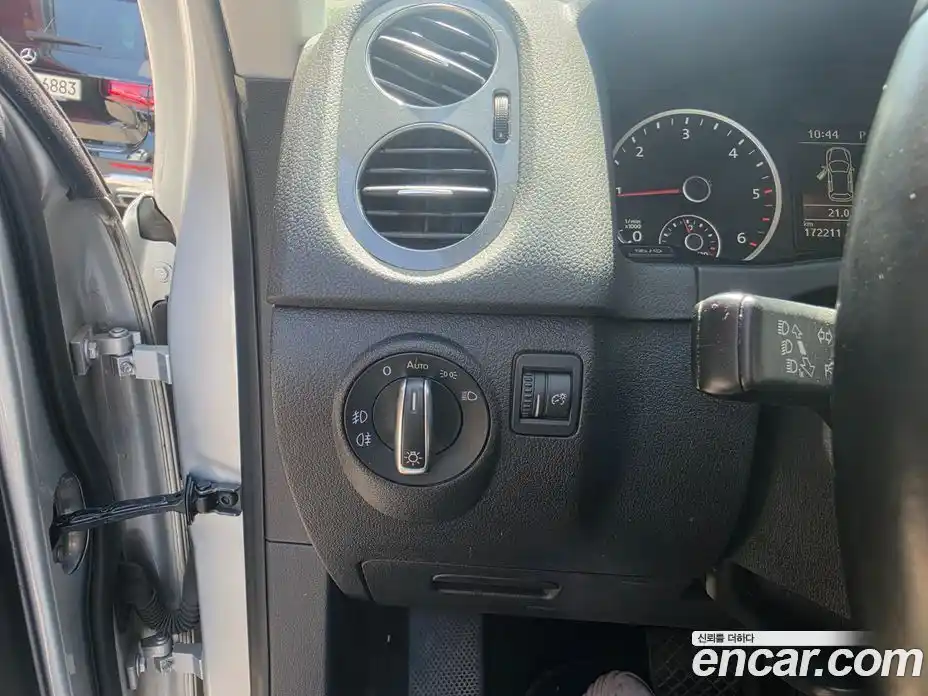 Volkswagen Tiguan 2013 2.0 гидро в Москве № 1918706, фото 6