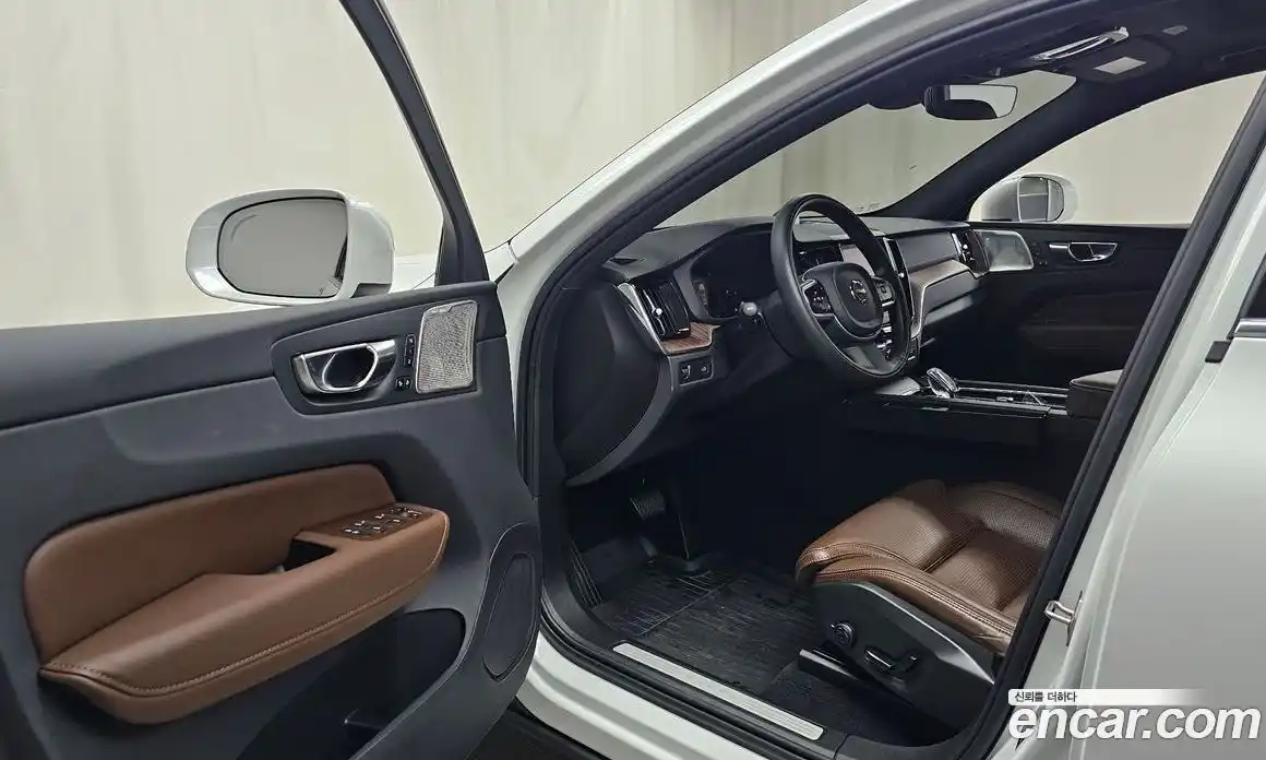 Volvo XC60 2021 2.0 гидро в Москве № 212835, фото 10