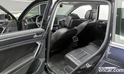 Volkswagen Tiguan 2023 2.0 гидро в Москве № 214960, миниатюра 11