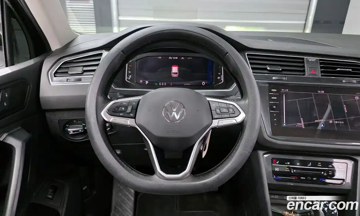 Volkswagen Tiguan 2023 2.0 гидро в Москве № 214960, фото 13