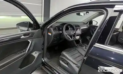 Volkswagen Tiguan 2023 2.0 гидро в Москве № 214960, миниатюра 10