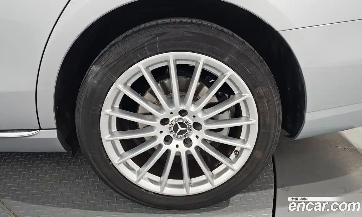 Mercedes-Benz E-Class 2021 2.0 гидро, фото 5
