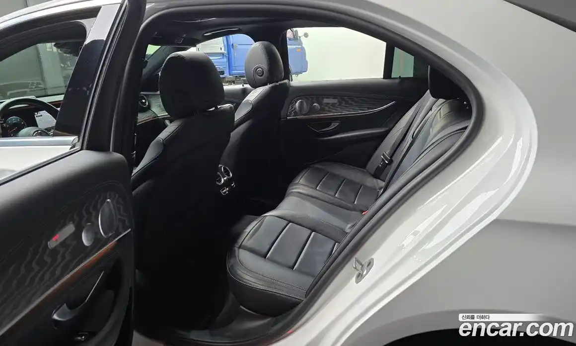 Mercedes-Benz E-Class 2021 2.0 гидро, фото 11