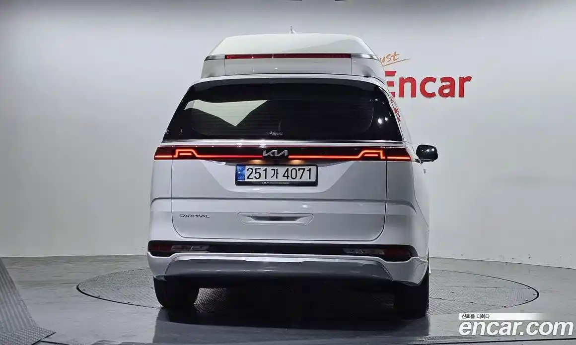 Kia Canival 2022 3.5 гидро в Москве № 1342681, фото 4