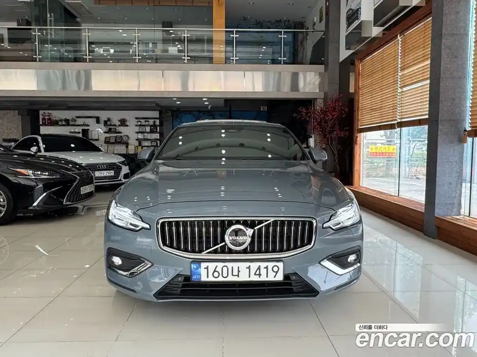 Volvo S60 2023 2.0 гидро в Москве № 1912817, фото 3