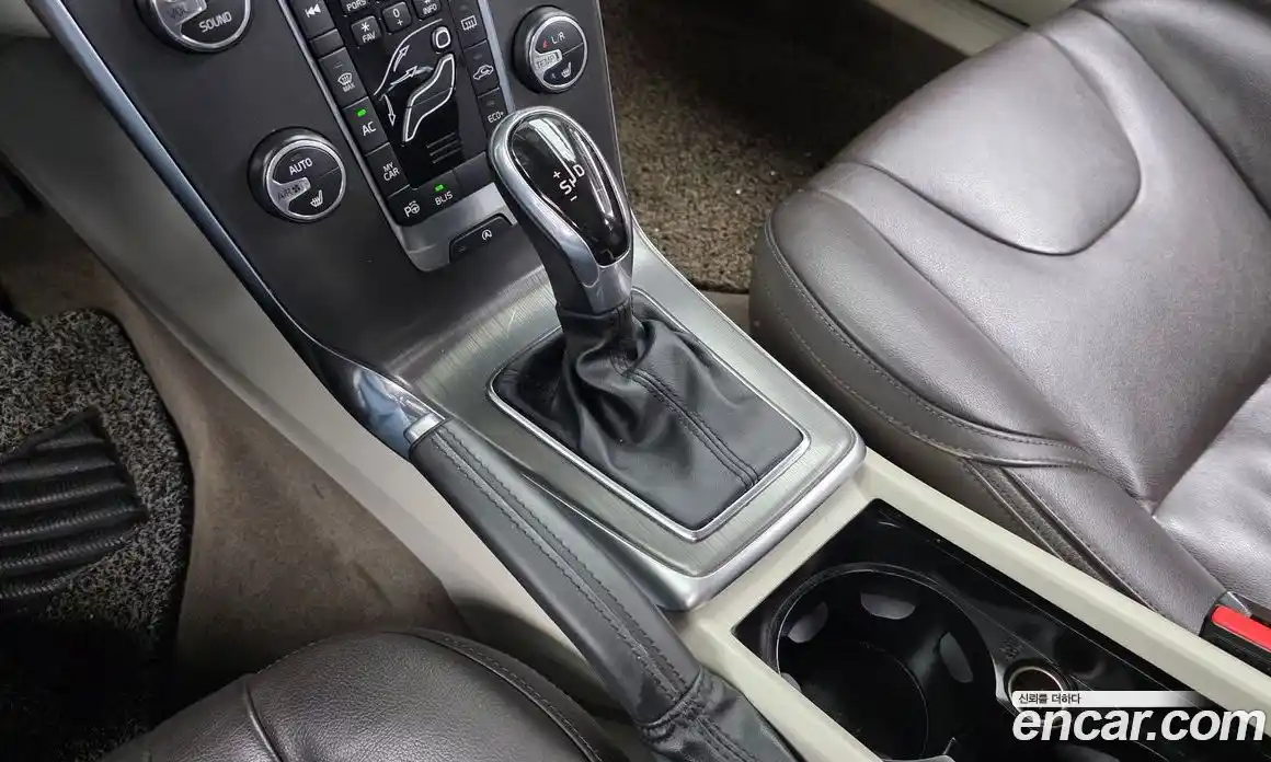 Volvo V40 2016 2.0 гидро в Москве № 1913201, фото 9