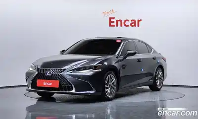 Lexus ES, 2022