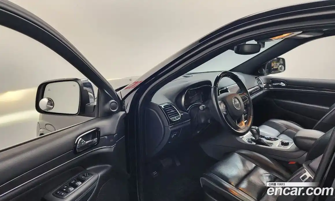 Jeep Cherokee 2019 3.6 гидро в Москве № 1919271, фото 10