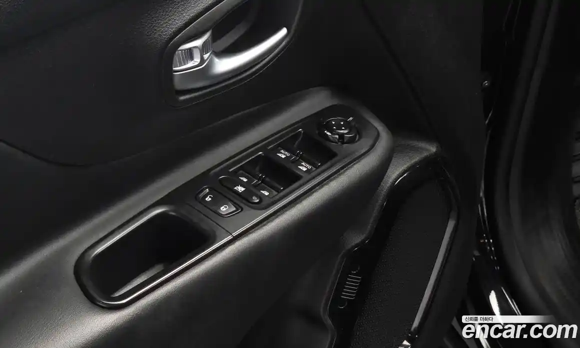 Jeep Renegade 2017 2.0 гидро в Москве № 1919302, фото 16