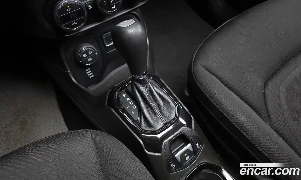 Jeep Renegade 2017 2.0 гидро в Москве № 1919302, фото 9