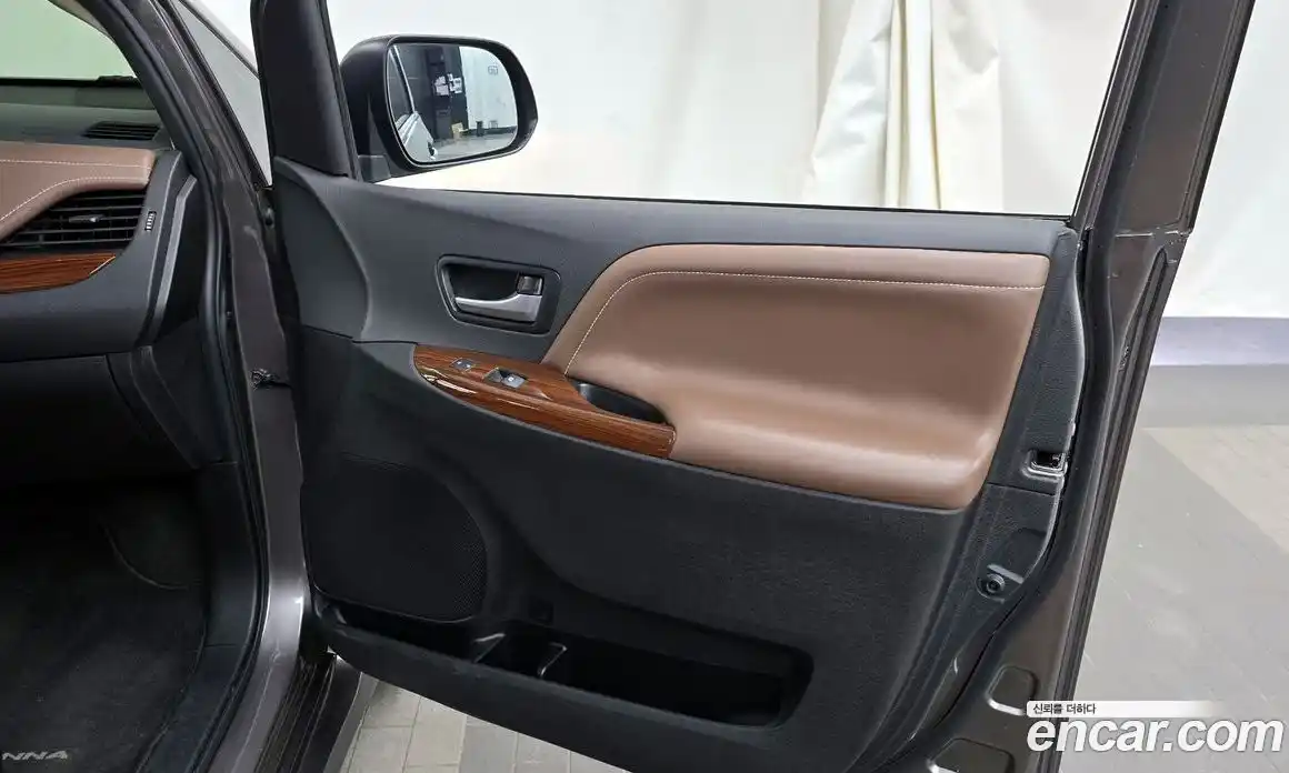 Toyota Sienna 2019 3.5 гидро в Москве № 1919519, фото 15
