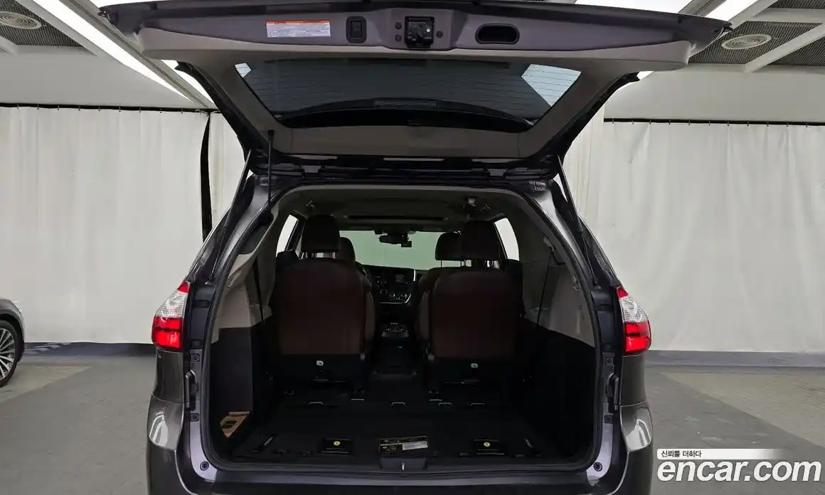 Toyota Sienna 2019 3.5 гидро в Москве № 1919519, фото 26