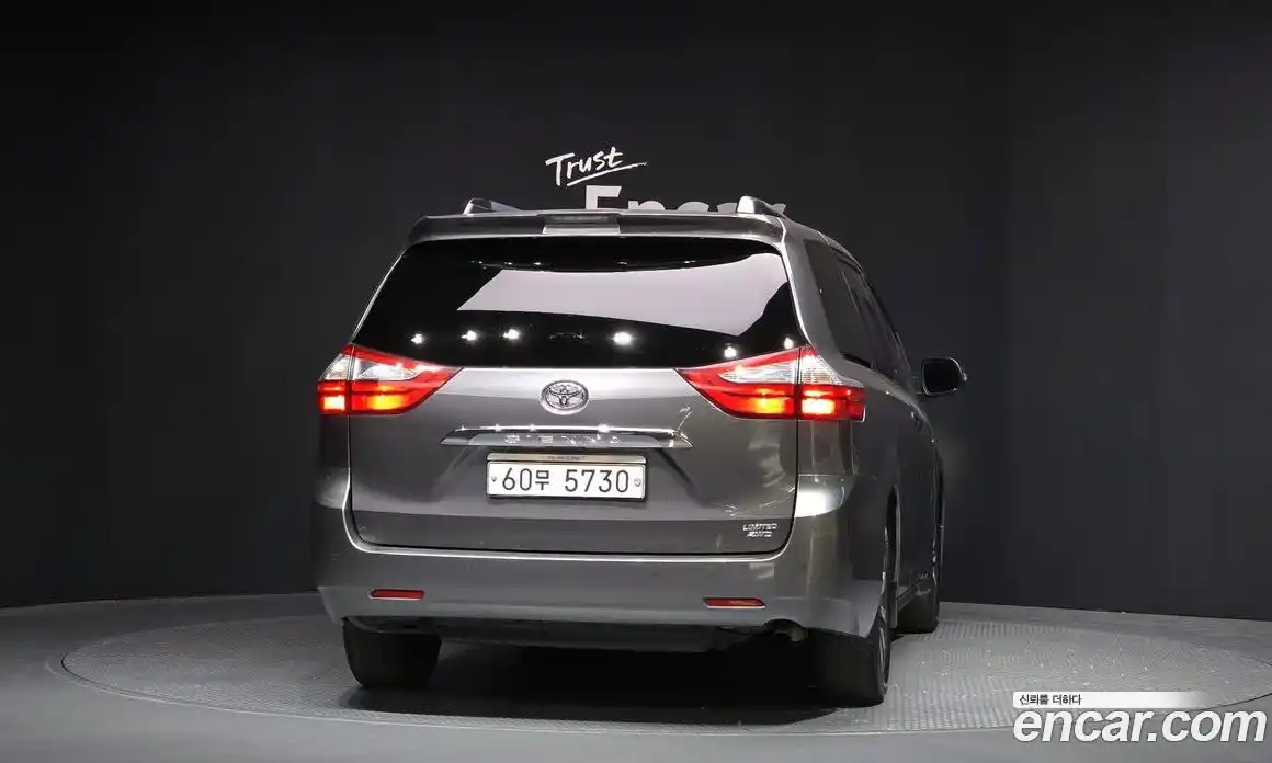 Toyota Sienna 2019 3.5 гидро в Москве № 1919519, фото 4