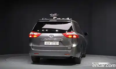 Toyota Sienna 2019 3.5 гидро в Москве № 1919519, миниатюра 4