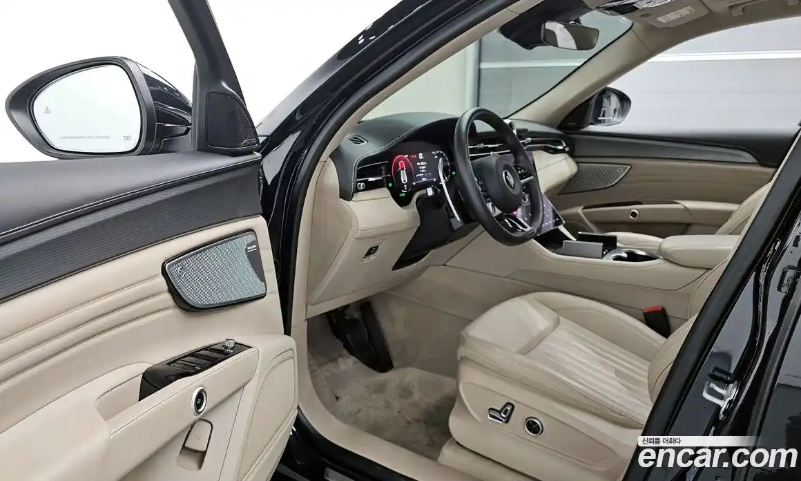 Maserati Grecale 2023 2.0 гидро, фото 10