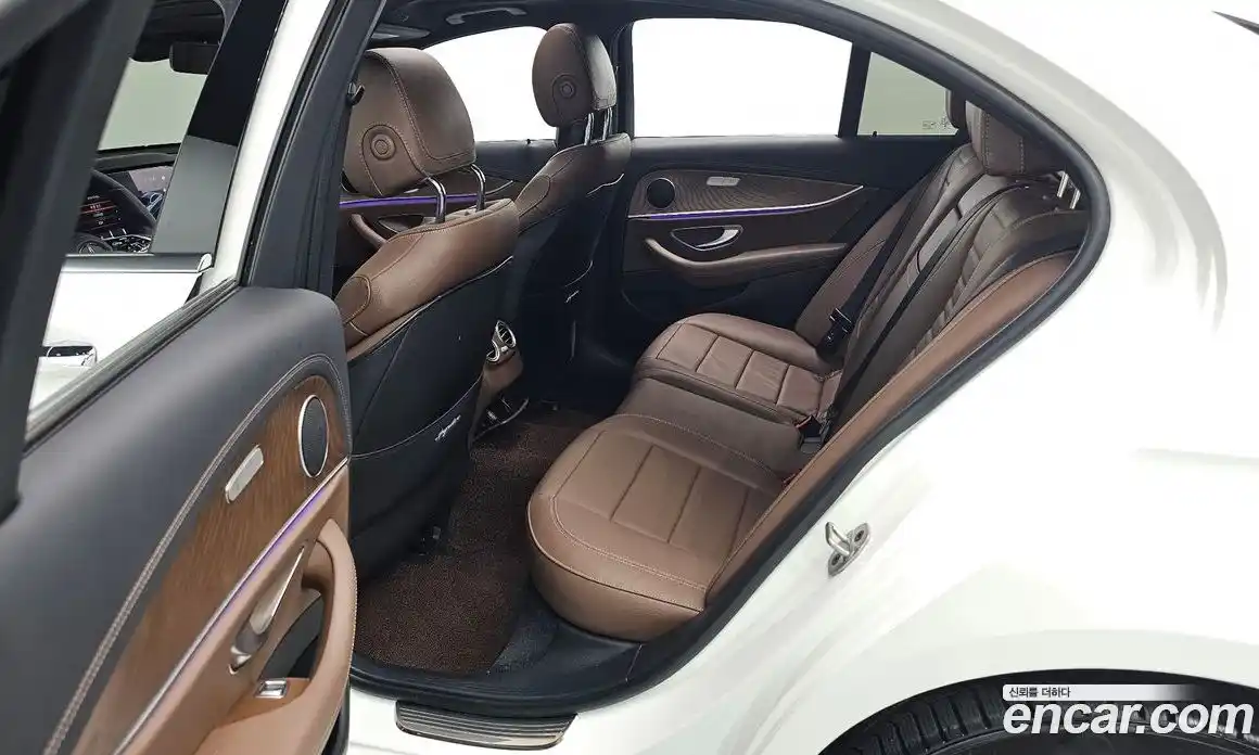 Mercedes-Benz E-Class 2023 2.0 гидро в Москве, фото 12
