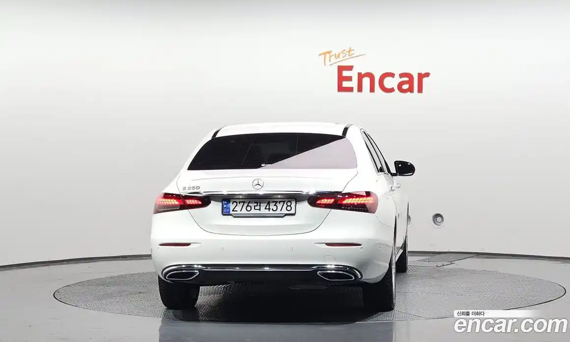 Mercedes-Benz E-Class 2023 2.0 гидро в Москве, фото 4