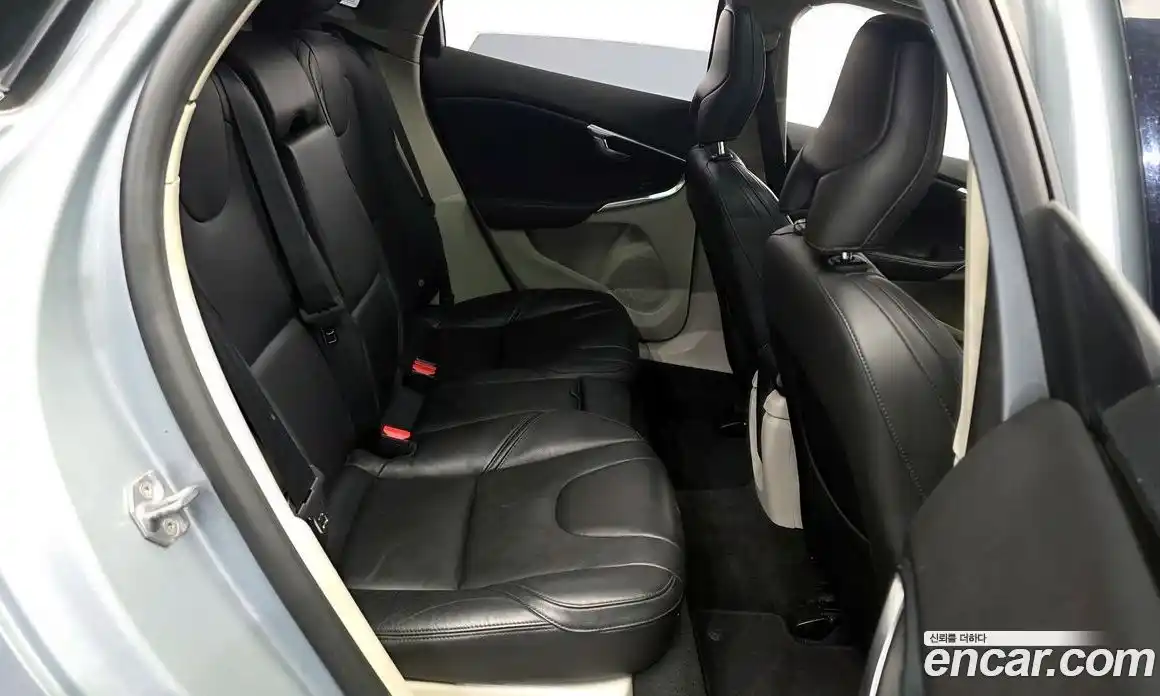 Volvo V40 2015 2.0 гидро в Москве № 1913267, фото 11