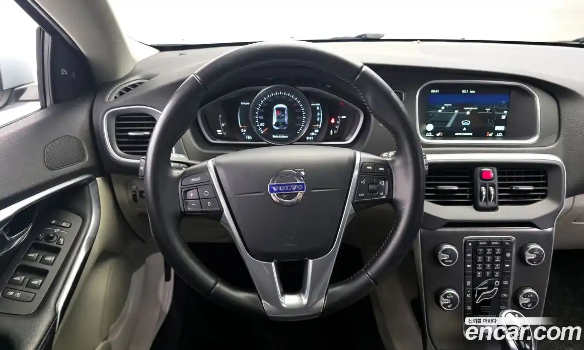 Volvo V40 2015 2.0 гидро в Москве № 1913267, фото 13