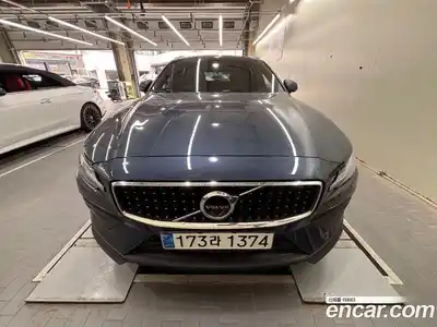 Volvo V60 2022 2.0 гидро в Москве № 1913565, миниатюра 2