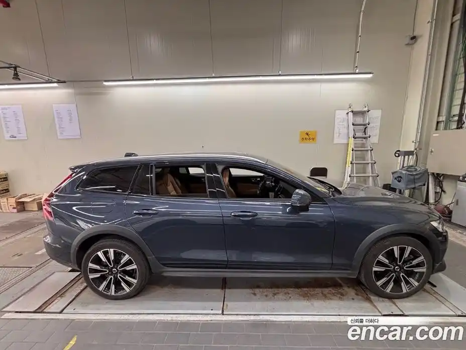 Volvo V60 2022 2.0 гидро в Москве № 1913565, фото 3