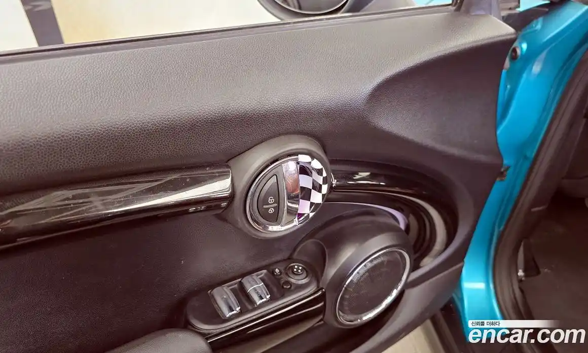 Mini Cooper Convertible 2017 2.0 гидро в Москве № 1916431, фото 20
