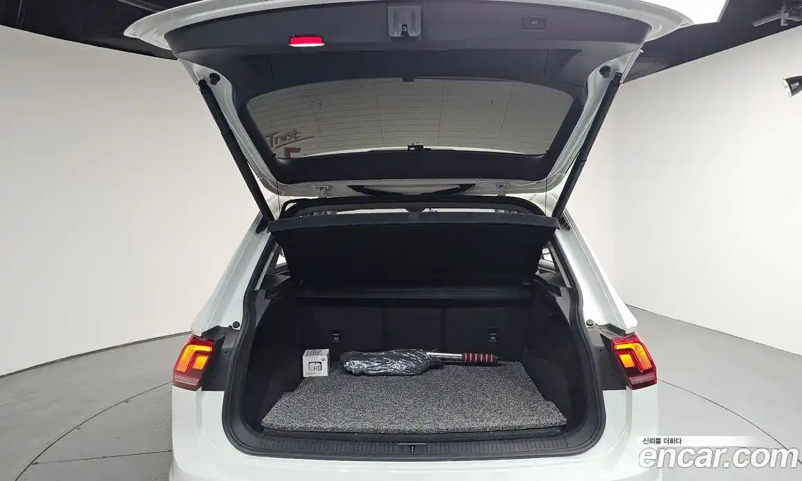 Volkswagen Tiguan 2021 2.0 гидро в Москве № 1917559, фото 25