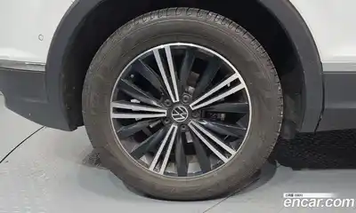 Volkswagen Tiguan 2021 2.0 гидро в Москве № 1917559, миниатюра 4