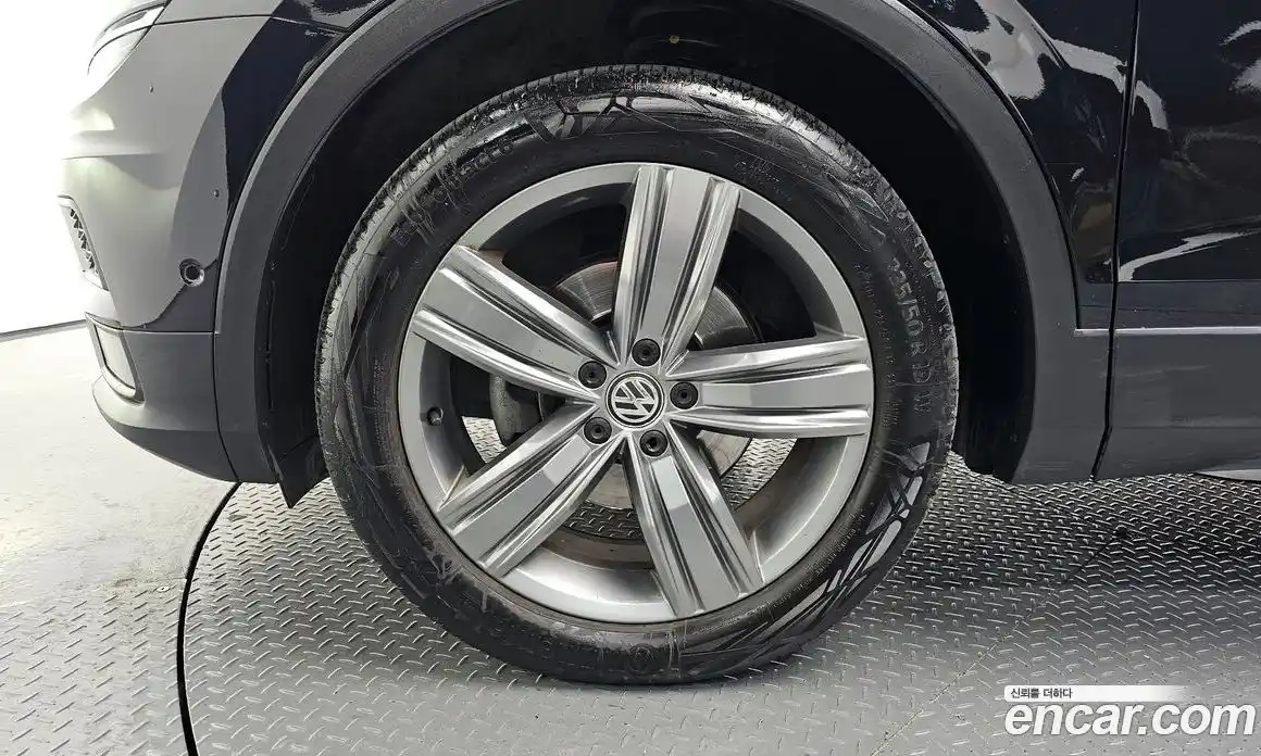 Volkswagen Tiguan 2018 2.0 гидро в Москве № 1918111, фото 5