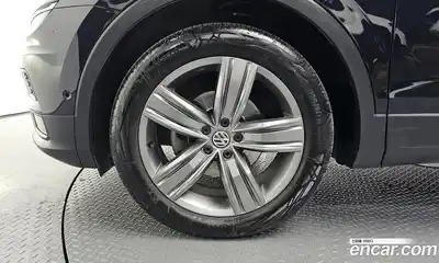 Volkswagen Tiguan 2018 2.0 гидро в Москве № 1918111, миниатюра 5