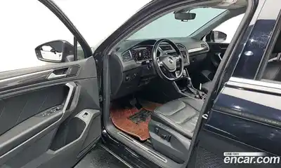 Volkswagen Tiguan 2018 2.0 гидро в Москве № 1918111, миниатюра 10
