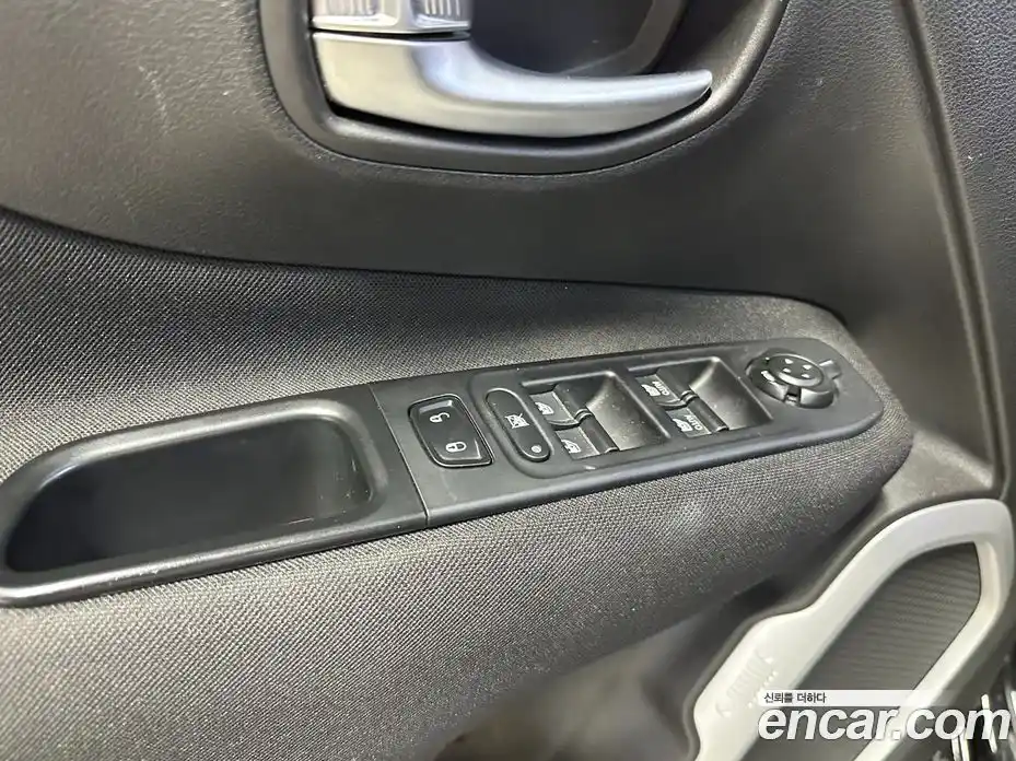 Jeep Renegade 2018 2.4 гидро в Москве № 1919145, фото 12